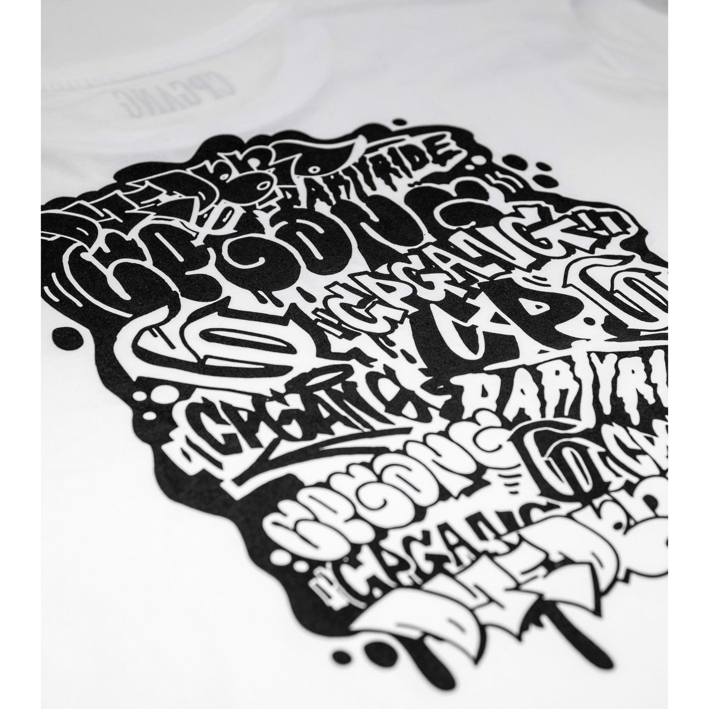 T-shirt graffiti in collaborazione con DYEDBRO®
